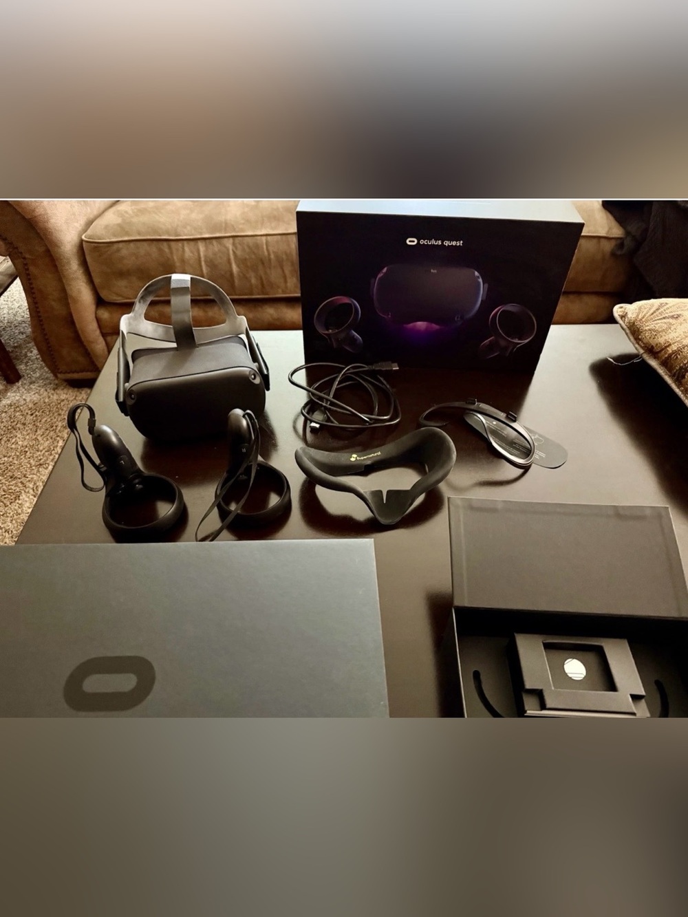 Oculus Quest Standalone VR Headset - Picture 2 of 7